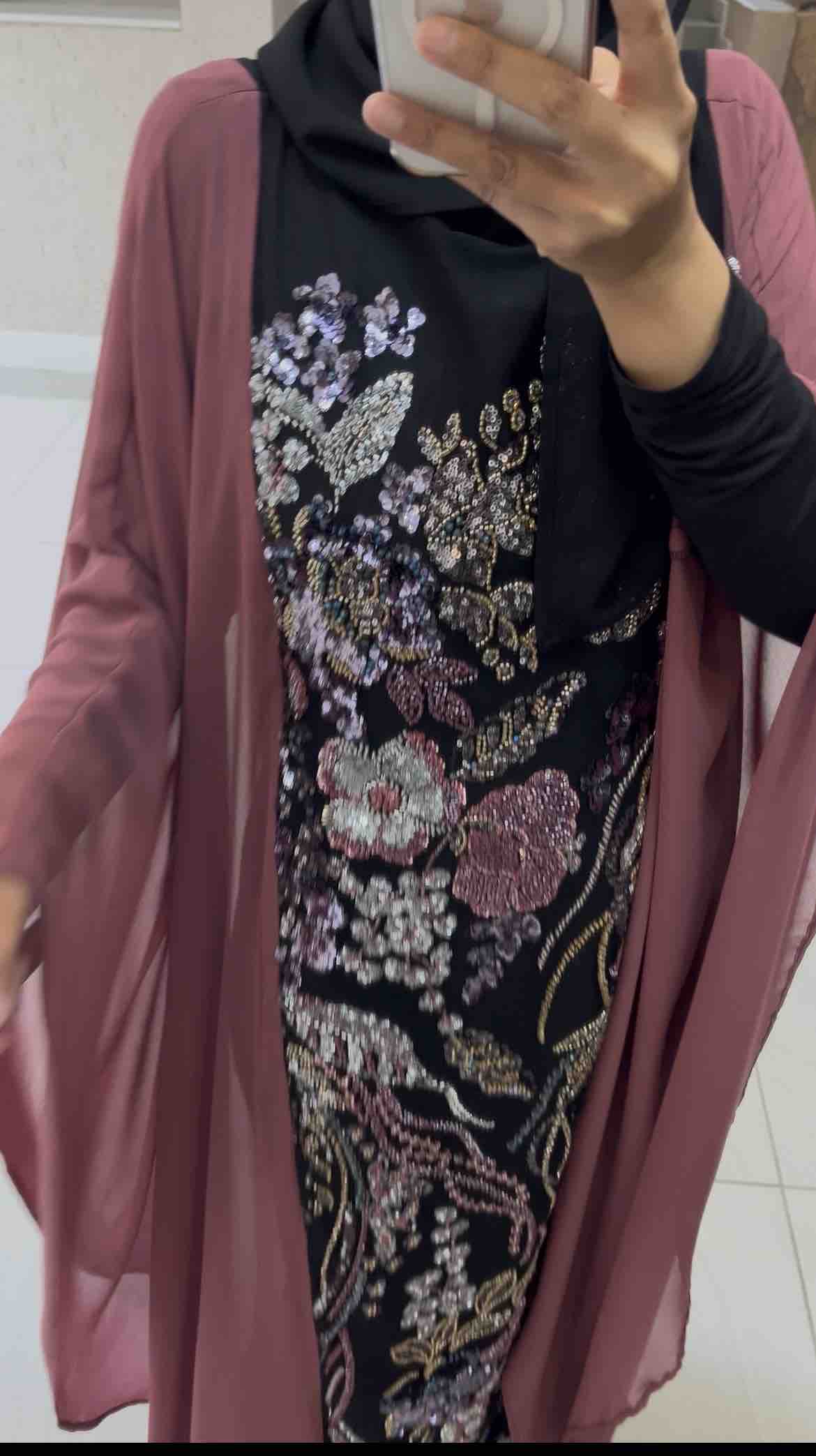 Dusky Rose Embellished Butterfly Abaya - Image 4